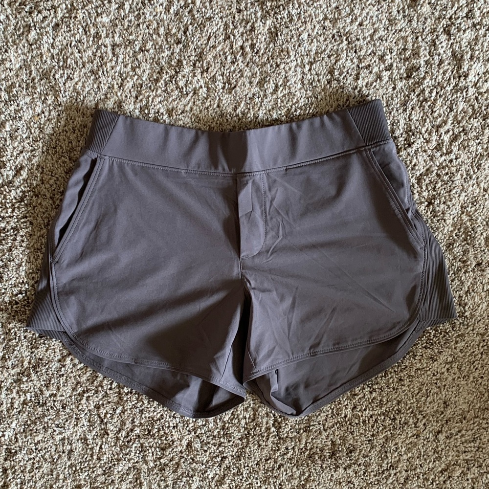 Women’s Athleta Short. Size 6. Hardly worn.